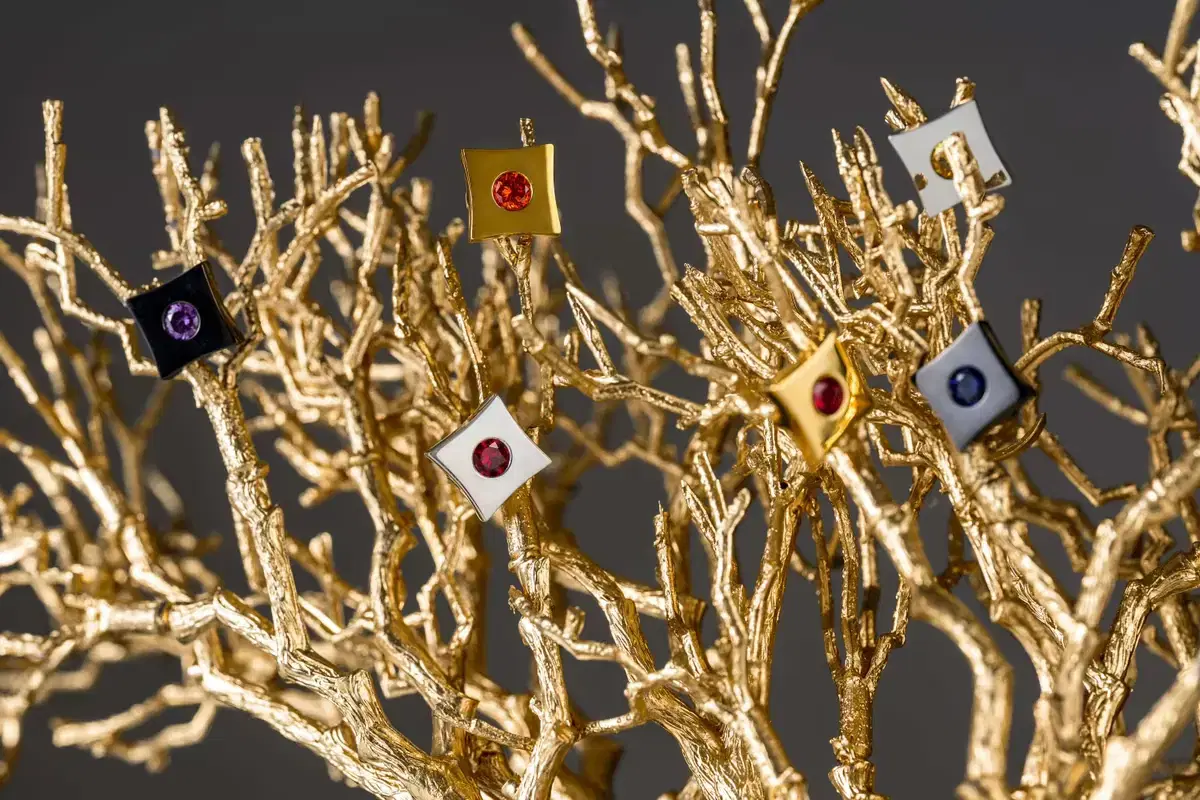 Pecora Quadradシリーズ – ジオメトリックなチェーンジュエリーコレクション